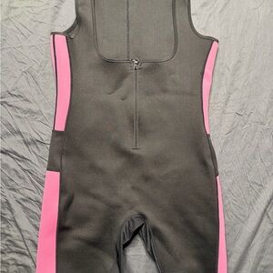 Chic Sleeveless Sauna Suit with Pink Accents